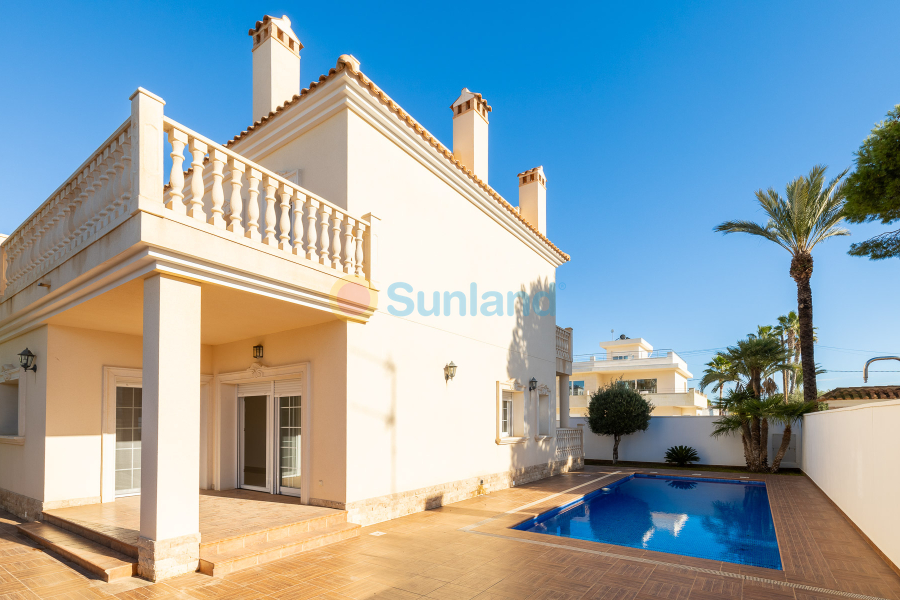 Resale - Villa - Orihuela Costa - Cabo Roig