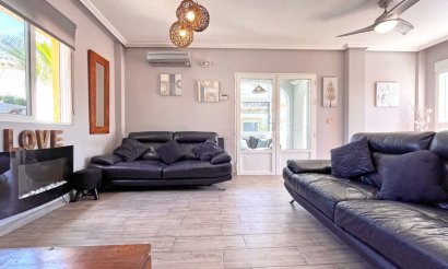 Resale - Villa - Orihuela Costa - La Zenia