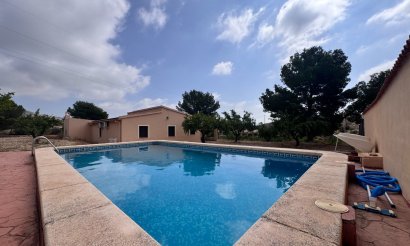 Resale - Villa - Monovar