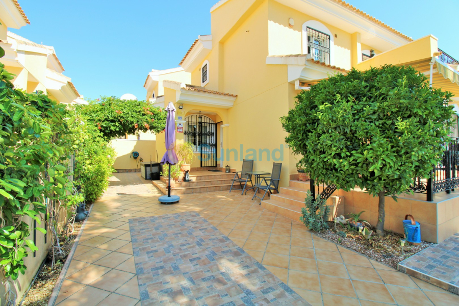 Resale - Villa - Villamartin - Los Dolses