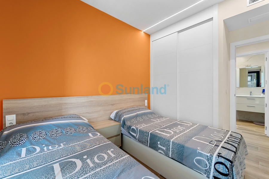 Resale - Apartment - Orihuela Costa - Villamartin