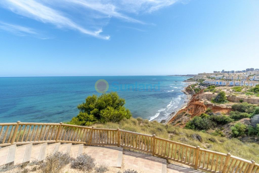 Resale - Apartment - Orihuela Costa - Campoamor