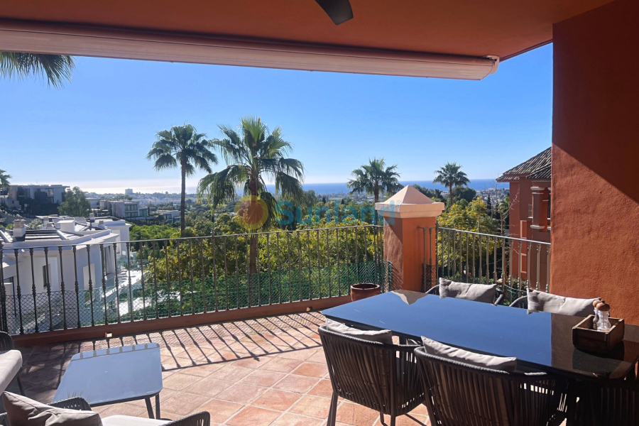 Resale - Apartment - Benahavis - La Quinta