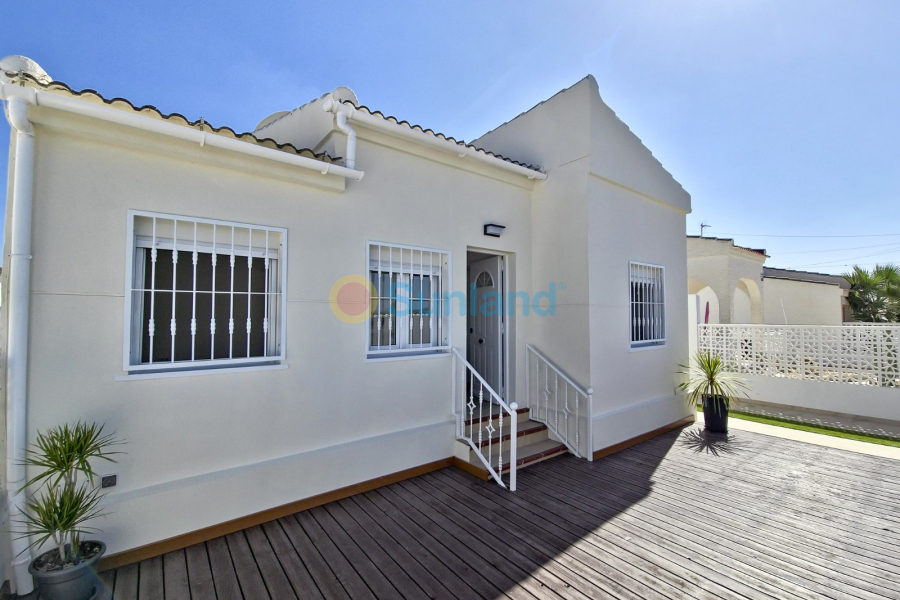 Resale - Villa - Torrevieja - La Siesta