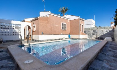 Resale - Villa - Torrevieia - Urbanización San Luis