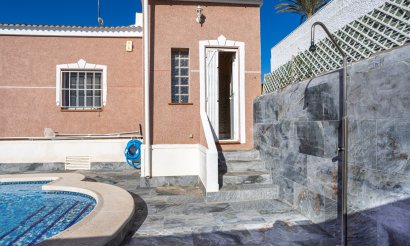 Resale - Villa - Torrevieia - Urbanización San Luis