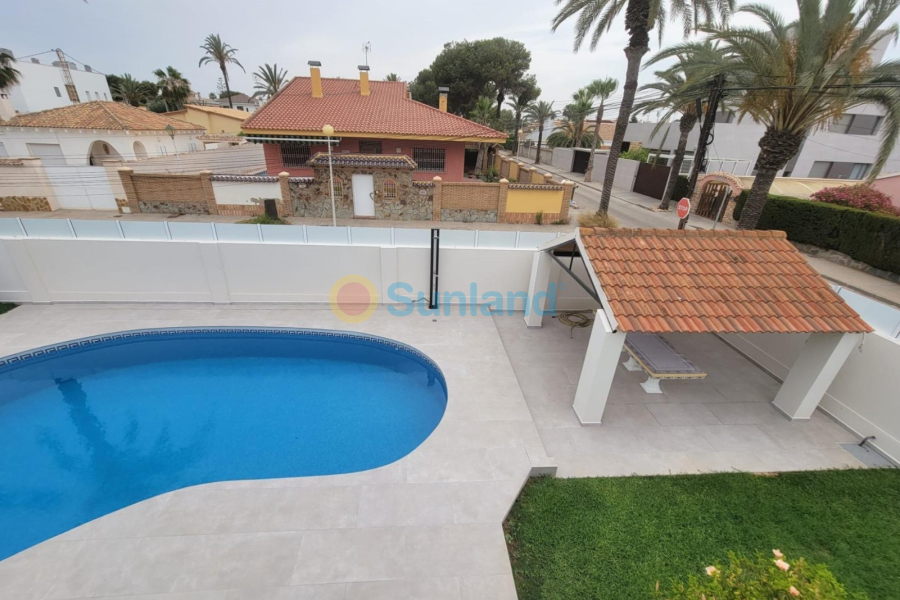 Resale - Villa - Orihuela Costa - 