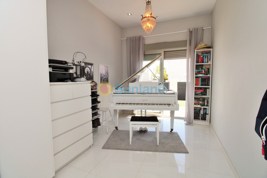 Använda fastigheter - Villa - Villamartin