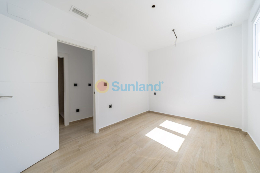 Resale - Villa - Torrevieja - Aguas Nuevas