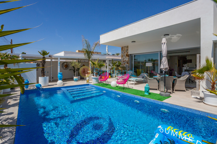 Resale - Villa - Torrevieja - La Siesta