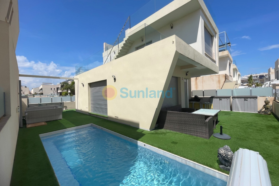 Resale - Villa - Orihuela Costa - 