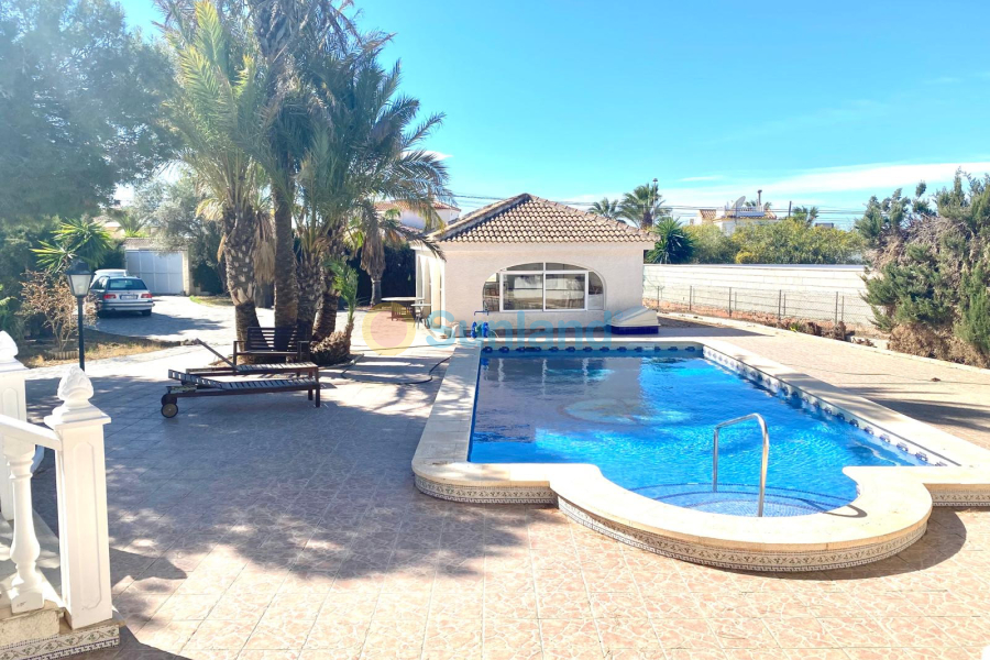 Resale - Villa - Torrevieja - El Chaparral