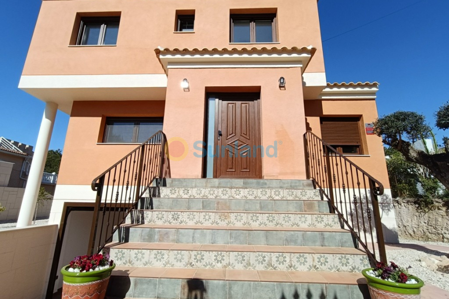 Resale - Villa - Pinar De Campoverde - 