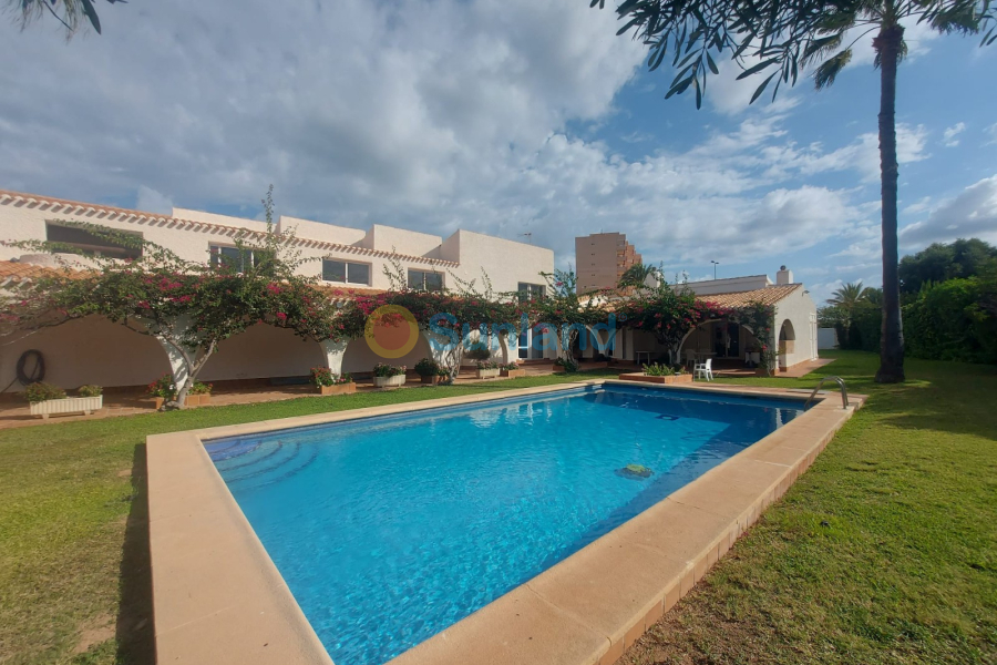 Resale - Villa - La Manga del Mar Menor - 