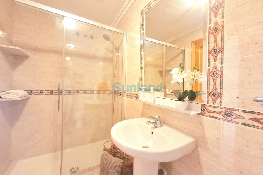 Resale - Apartamento - Torrevieja - Centro