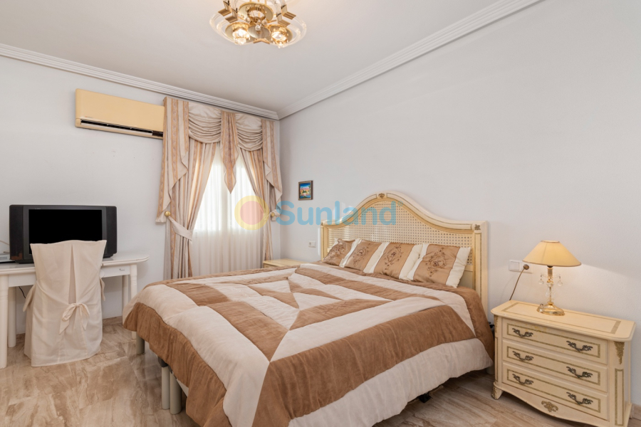 Вторичка - Bилла - Ciudad Quesada - Doña Pepa