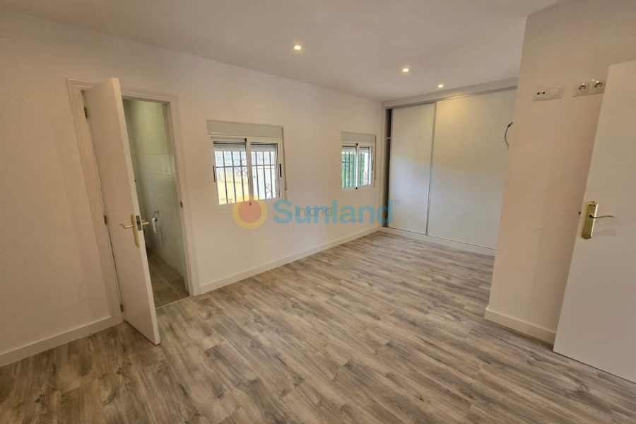 Resale - Villa - Hondón de las Nieves - 