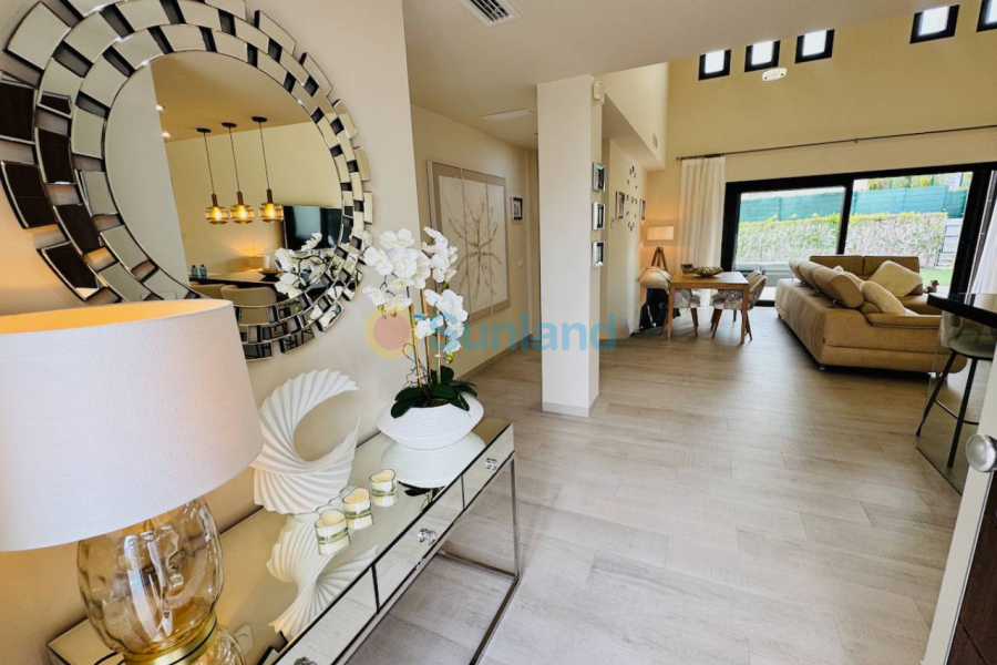 Resale - Villa - La Finca Golf