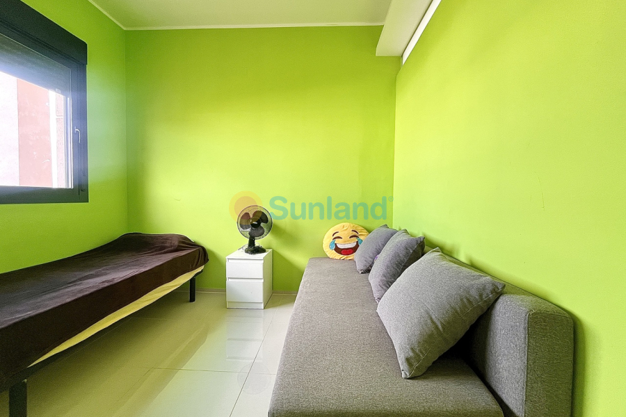 Resale - P - Los Dolses