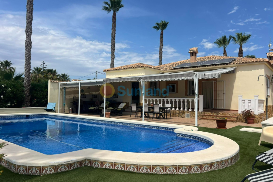 Resale - Country house - Orihuela