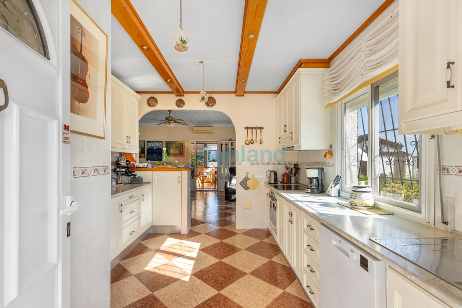 Resale - Villa - San Javier - 
