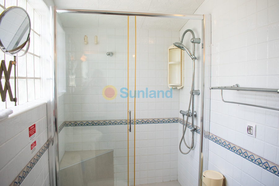 Använda fastigheter - Villa - Orihuela Costa - MUY CERCA DE LA PLAYA