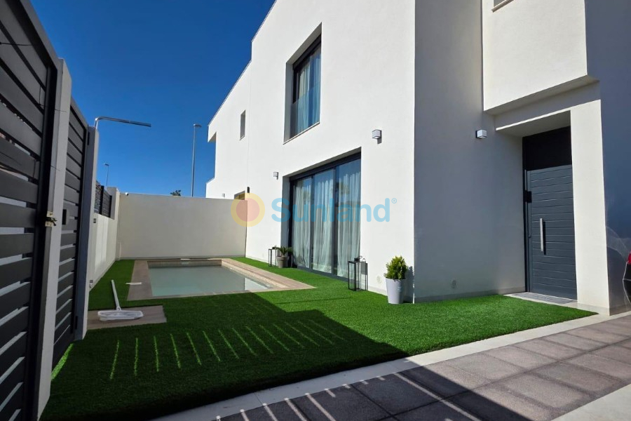 Segunda mano - Chalet - Benijofar