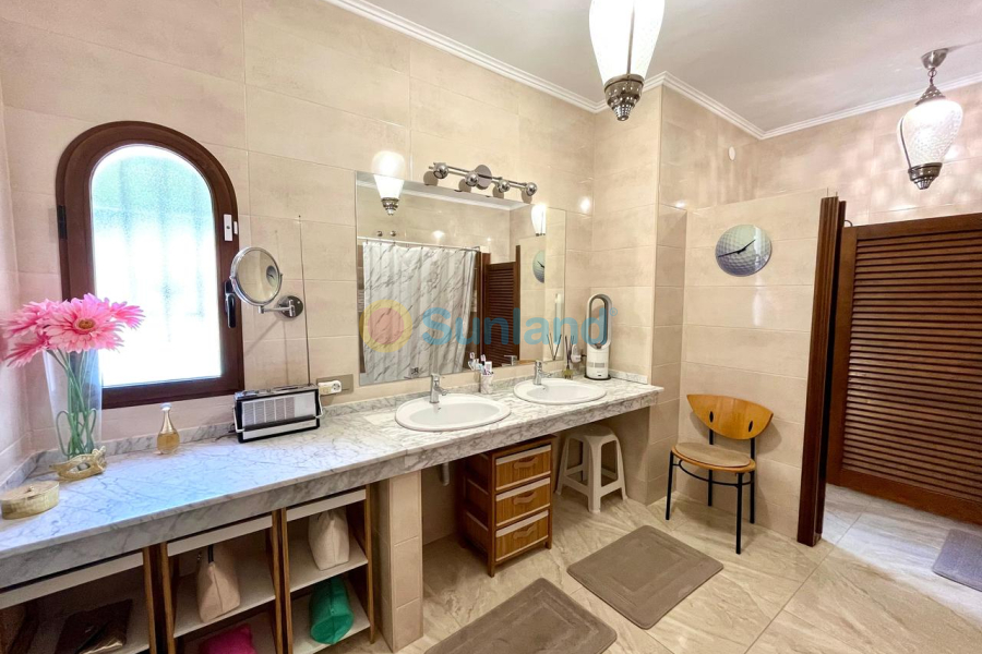 Resale - V - Villamartin