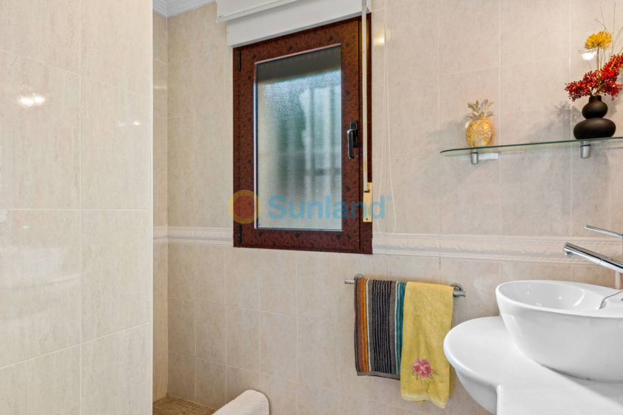 Använda fastigheter - Villa - Algorfa - Castillo de montemar