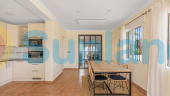 Resale - Villa - Albatera