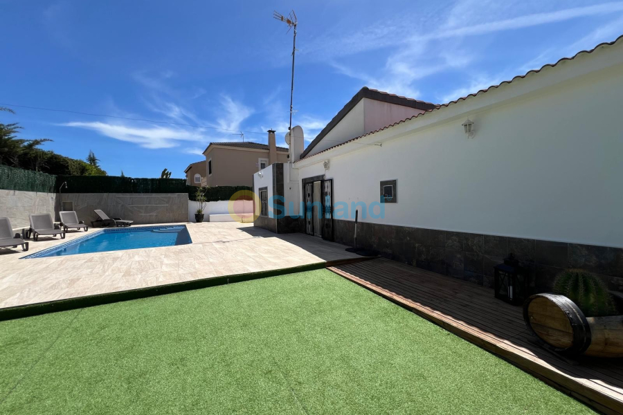 Resale - Villa - Torrevieja - 