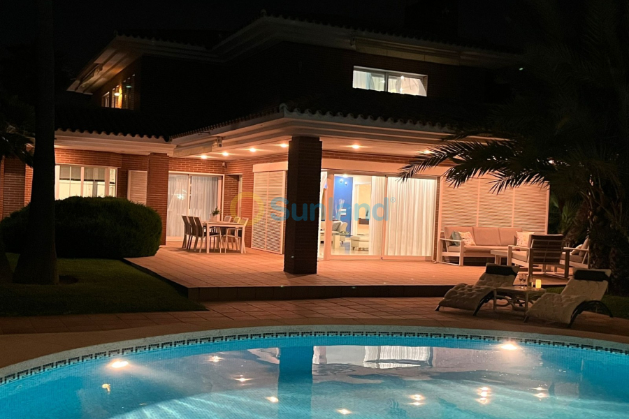 Resale - Villa - Benidorm
