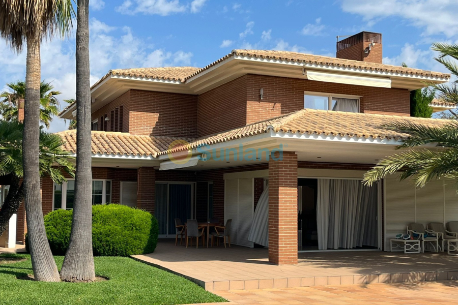 Resale - Villa - Benidorm