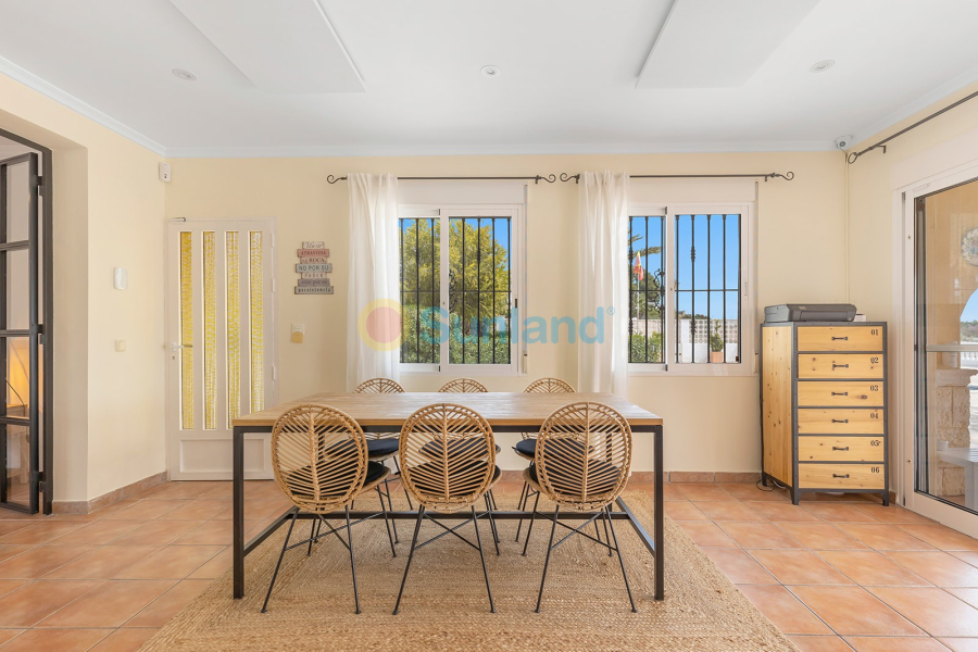 Resale - Villa - Albatera