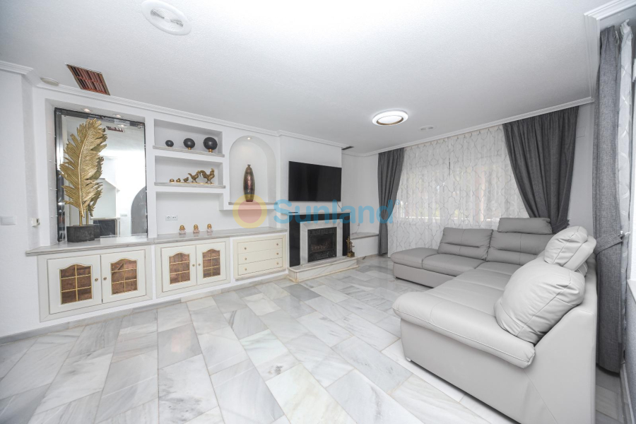 Resale - Villa - Orihuela Costa - Dehesa De Campoamor