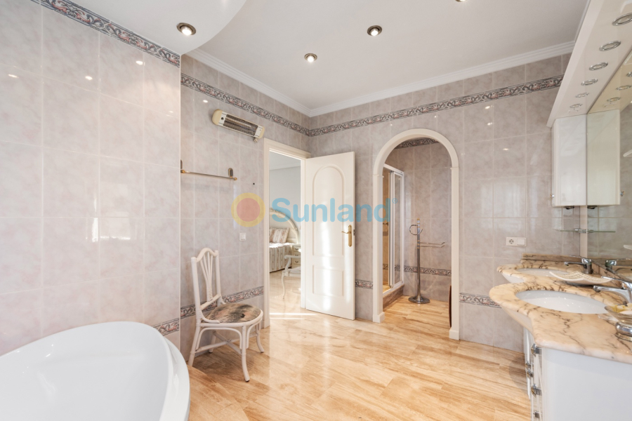 Вторичка - Bилла - Ciudad Quesada - Doña Pepa