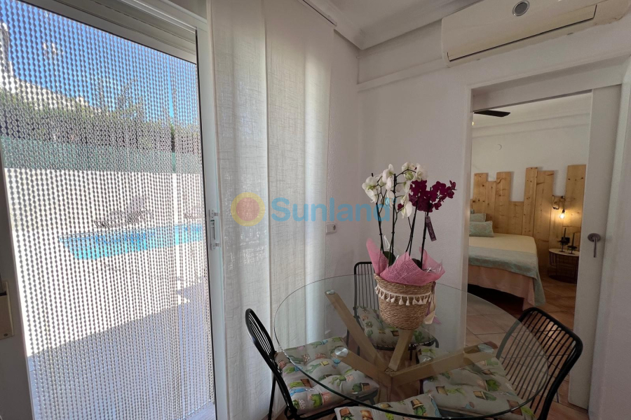 Resale - Villa - Torrevieja - 