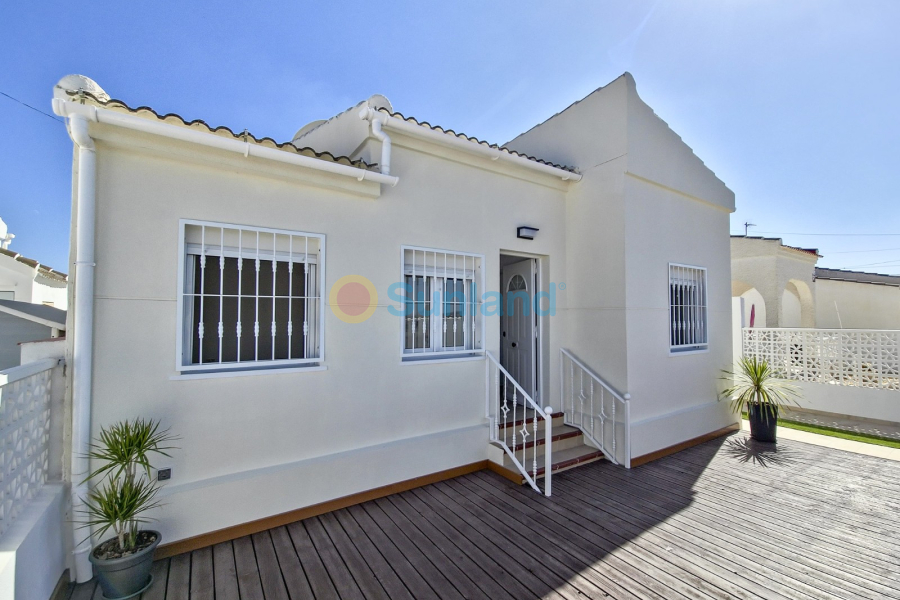 Resale - Villa - Torrevieja - La Siesta