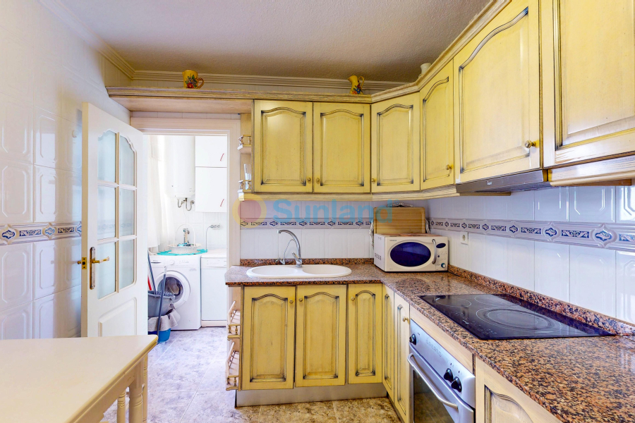 Resale - Apartamento - Torrevieja - Acequion