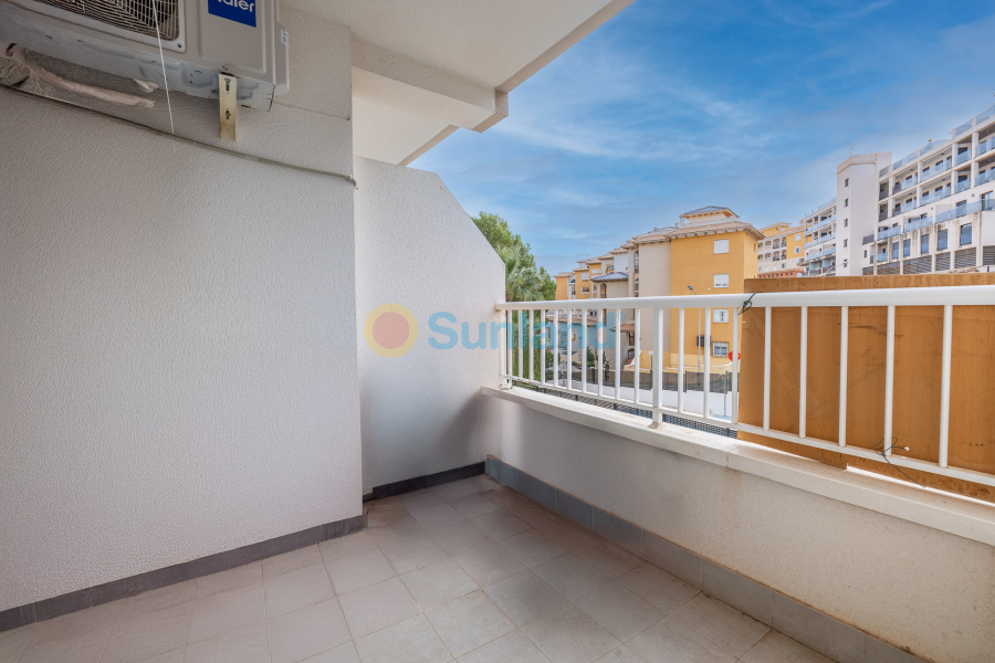 Resale - Apartamento - Orihuela Costa - Campoamor