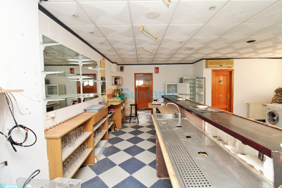 Resale - Commercial - Villamartin