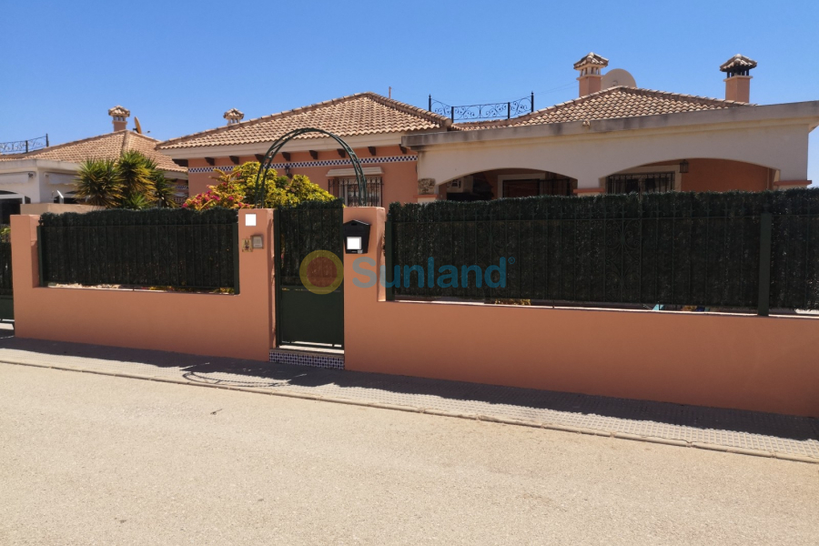 Resale - Villa - Los Montesinos - Los Montesinos - Urb. La Herrada