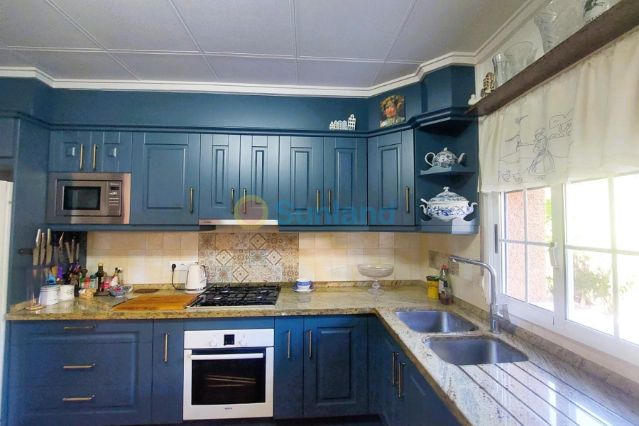 Resale - M - La Marina