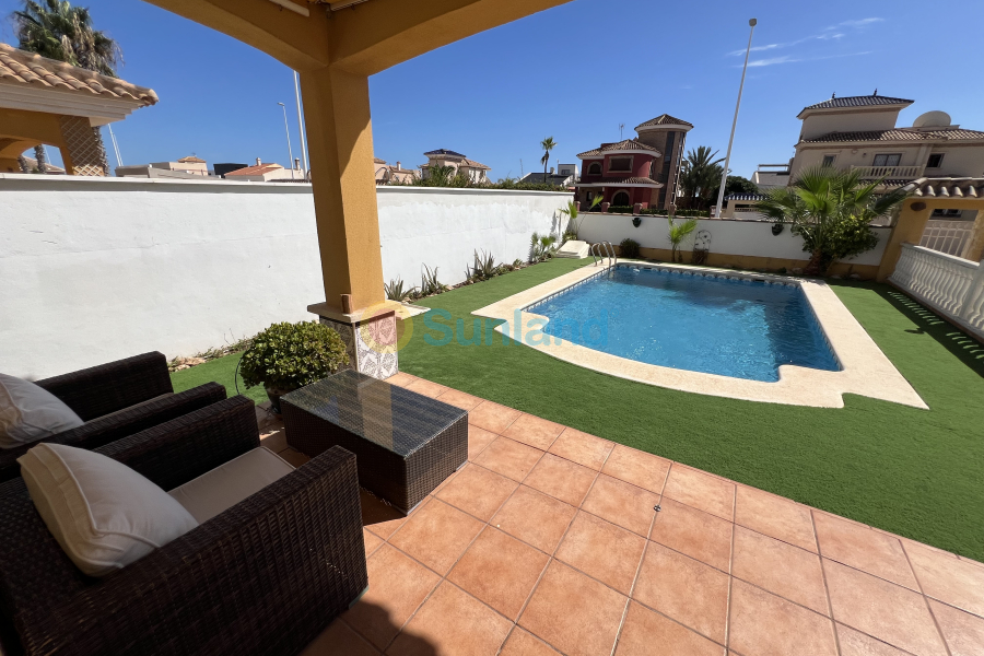 Använda fastigheter - Villa - Orihuela Costa - La Zenia