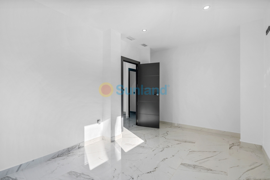 Вторичка - Bилла - Campoamor