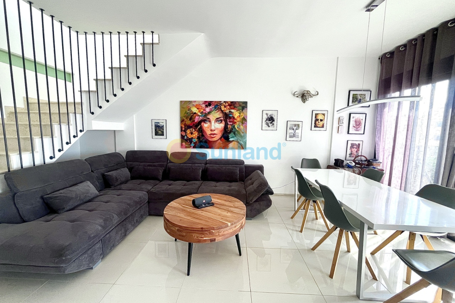 Resale - P - Los Dolses