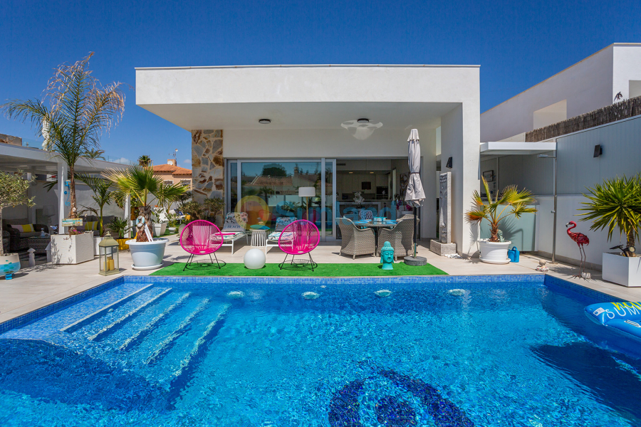 Resale - Villa - Torrevieja - La Siesta