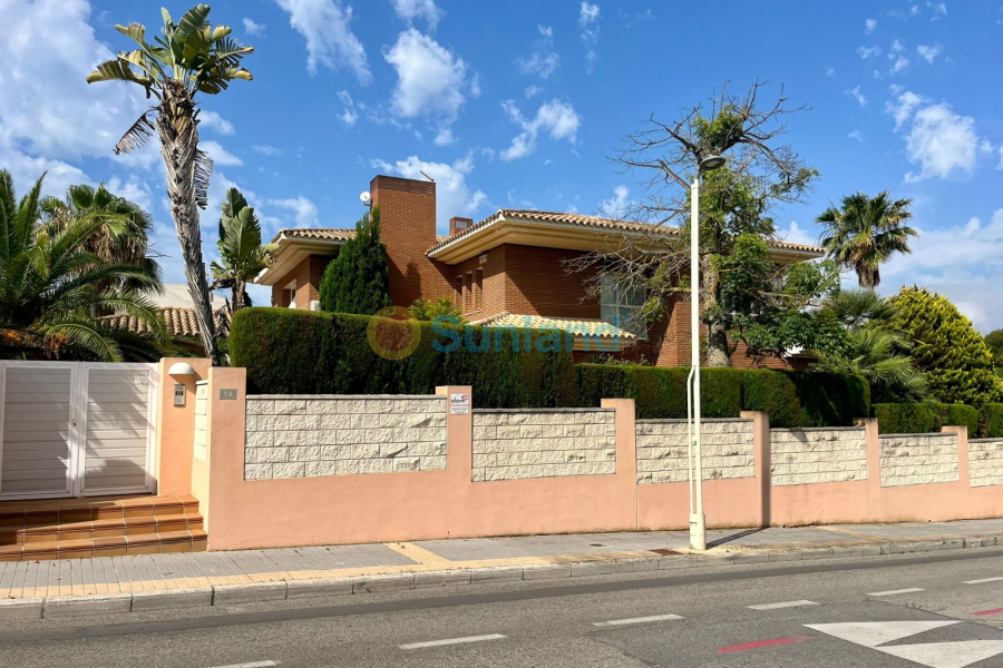Resale - Villa - Benidorm