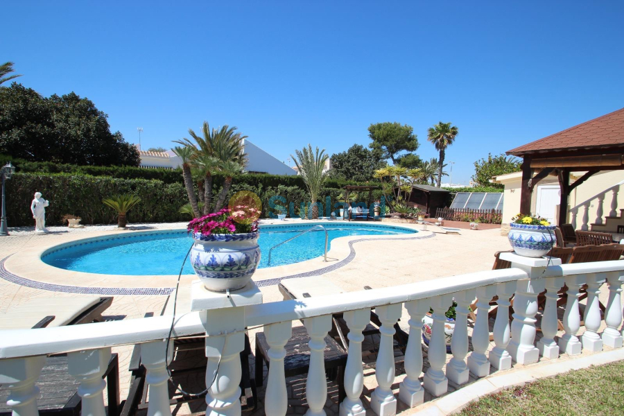 Resale - Villa - Torrevieja - 