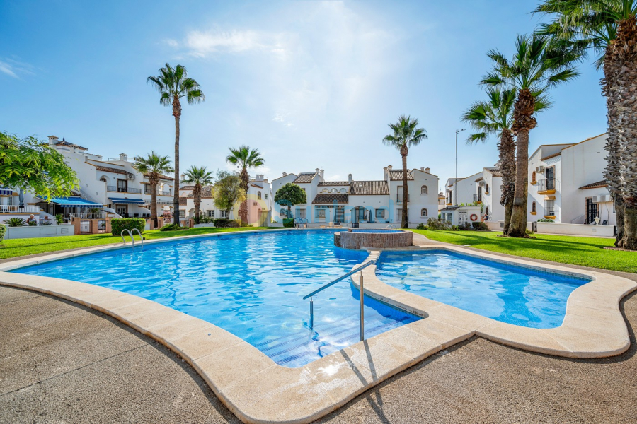 Resale - Villa - Orihuela Costa - Los Dolses